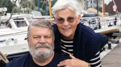 ஒன்றாக இறத்தல்: மகிழ்ச்சியான தம்பதி வாழ்வை முடித்து கொள்ள முடிவெடுத்தது ஏன்?