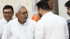 नीतीश कुमार और तेजस्वी यादव