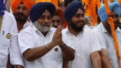 ਮਲੋਟ ਵਿਖੇ ਸੁਖਬੀਰ ਬਾਦਲ ਦੇ ਰੋਡ ਸ਼ੋਅ ਵਿੱਚ ਉਨ੍ਹਾਂ ਦੇ ਬੇਟੇ ਅਨੰਤਬੀਰ ਸਿੰਘ ਬਾਦਲ ਵੀ ਨਜ਼ਰ ਆਏ