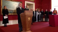 Čarls Treći proglašen kraljem na ceremoniji u palati Svetog Džejmsa