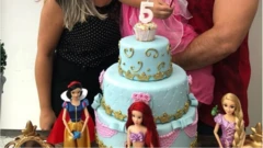 Luiz katika hafla ya kusherehekea siku yake ya kuzaliwa hivi karibuni na wazazi wake