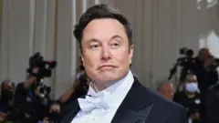 Elon Musk posa para fotosinstall zebet appevento