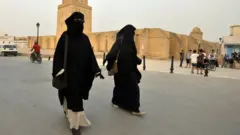 پوشش نقاب از سال ۲۰۱۱ و بعد از سقوط بن‌علی بار دیگر به تونس بازگشت