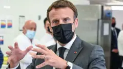 মি. ম্যাক্রঁ সস্ত্রীক দক্ষিণ পূর্বে তাইন-ল্য'হার্মিটেজ শহরে আনুষ্ঠানিক সফরে গিয়েছিলেন- ৮ই জুন ২০২১