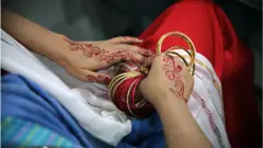 এদেশের সমাজে যৌতুক প্রথা খুব ব্যাপকভাবেই রয়ে গেছে।