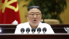 کیم جونگ-اون در سخنرانی خود در کنفرانس حزبی، بحران اقتصادی کنونی کشور را با قحطی ویرانگر دهه ۹۰ مقایسه کرد