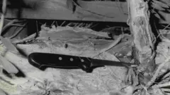 gənc qızın boğazı kəsildiyi iddia olunur