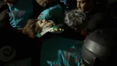 ناجية من الزلزال