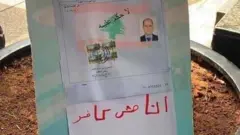 الجوع يدفع بشاب لبناني إلى الانتحار وسط النهار وأمام الناس بعد تردي الأوضاع الاقتصادية والمعيشية في البلاد.
