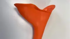 ኩባያው ሴቶች ቆመው እንዲሸኑ የሚያስችል ነው።