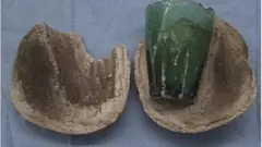Ife omi yii ni wọn ba ninu ile itọ arabinrin naa, lai si ohunkohun to ṣe e