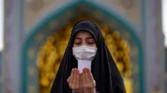 در ایران نماز عید فطر برگزار شد، در عربستان و امارات مساجد بسته ماند