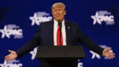 সম্মেলনে ভাষণ দিচ্ছেন ডোনাল্ড ট্রাম্প।