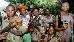 የሴራሊዮን አማፅያን የነበሩ ታዳጊዎች