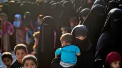 আইএস স্বজনে ঠাসা সিরিয়ার বন্দি শিবির