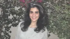 لینا، خواهر لجین الهذلول، عکس از او را پس از آزادی منتشر کرده است