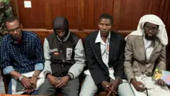 Washukiwa wanne wa shambulio la garissa wakisubiri hamta yao mahakamni. Sahal Diriye Hussein, kulia ndiye aliyeachiliwa huru