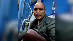 स्वास्थ्यकर्मी सन्तोष धामी