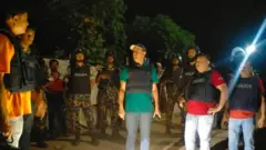 একটি রোহিঙ্গা শিবিরে পুলিশের নিরাপত্তা।