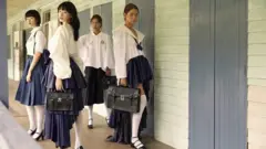 ชุดนักเรียน