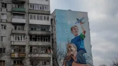 آثار قصف روسي على مبان بمدينة باخموت