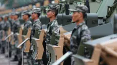 Quân đội Giải phóng Nhân dân Hong Kong diễu hành tại căn cứ không quân Shek Kong 29/6/2012