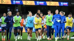 اللاعبات الفرنسيات يستعدن خلال جلسة تدريبية للفريق قبل كأس العالم للسيدات 2023 FIFA