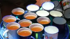 Dawa iliyokuwa ikitengenezwa na Babu wa Loliondo ikiwa kwenye vikombe