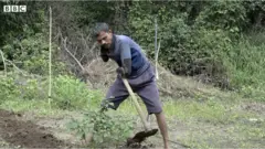 ''කොළඹදී අත් දෙක කැපුවට ආත්ම විශ්වාසයත් අරගෙනයි මම ගමට ගියේ''