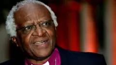 ඔබ සාකච්ඡා කරන්නේ ඔබේ මිතුරන් සමඟ නොවේ.'