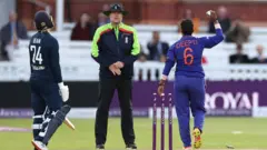 চার্লি ডিনকে আউট করার সেই মুহুর্তটি