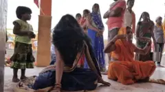పట్టిన దెయ్యానికి వదిలించుకునేందుకు భూత్ మేళాకు వస్తున్నామని ఇక్కడికి వచ్చేవారు చెబుతుంటారు