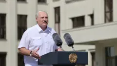 Александр Лукашенко тарапташтарынын алдында жарым саат сүйлөдү