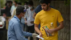 'या' तारखेला होणार नीट परीक्षा, नियमावली जाहीर