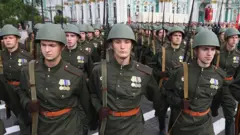 Часть солдат на параде пройдет по Красной площади в гимнастерках, напоминающих форму времен Великой Отечественной