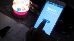 ዙም የመወያያ መተግበሪያ በስልክ ላይ