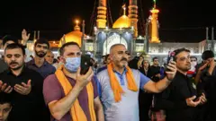 مراسمی برای پنجمین امام شیعیان در حرم "حضرت معصومه" قم روز شنبه برگزار شد