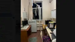 Телеграм фойдаланувчилардан бири тарқатган видеода касалхона биносининг ичкариси акс этгани айтилади.