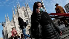 Obinrin kan niwaju ile ijọsin ni Milan