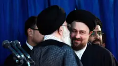 حسن خمینی و علی خامنه‌ای