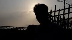 পরিচয় প্রকাশে অনিচ্ছুক এক কিশোর বিবিসি বাংলাকে জানিয়েছেন, যথাসময়ে জামিন না পাওয়ায় তিনি এসএসসির টেস্ট পরীক্ষায় অংশ নিতে পারেননি। ফলে এসএসসি পরীক্ষাতেও তাকে বসতে দেয়া হয়নি