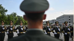 Personal militar chino participa en un ensayo.
