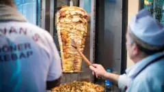 Shawaarma waa nooc ka mid ah cunto dhaqameedka Turkiga