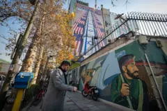 لوحة إعلانية مناهضة للولايات المتحدة وإسرائيل في طهران