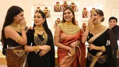 સોનું જાળવી રાખવું કે વેચી નાખવું? આવનારા દિવસોમાં સોનાનો ભાવ 2 લાખ રૂપિયા સુધી પહોંચી જશે?