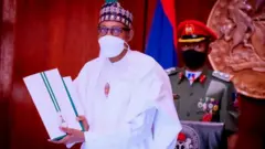 Muhammadu Buhari signs 2022 budget: Buhari worry for Nigeria budget e sign New Year's eve