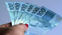 Notas de cem reais