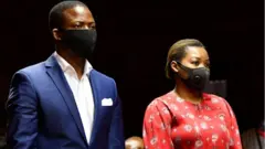 Shepherd Bushiri (g) avait auparavant déclaré qu'il voulait laver son nom