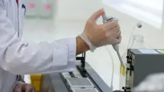 Коронавируска каршы күрөштүн башында дарыгерлер