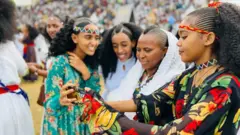 ኣብ ትግራይ፡ ደቂ ኣንስትዮ ወርቂ፣ ሒና፣ ባህላዊ ክዳንን ፍሉይ ቁኖን ኣሰንየን በዓል ኣሸንዳ የኽብራ